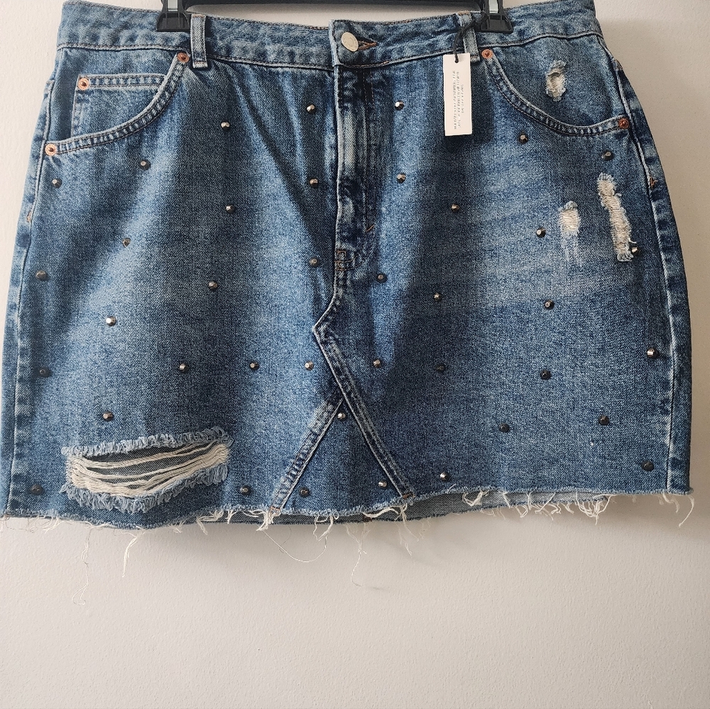 NWT TOP SHOP JEAN SKIRT SIZE 14  NO STRETCH  STUDDED  RIPPED  DESIGN